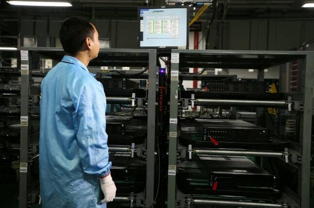塔式、機架式和刀片服務(wù)器的機柜是一樣的嗎